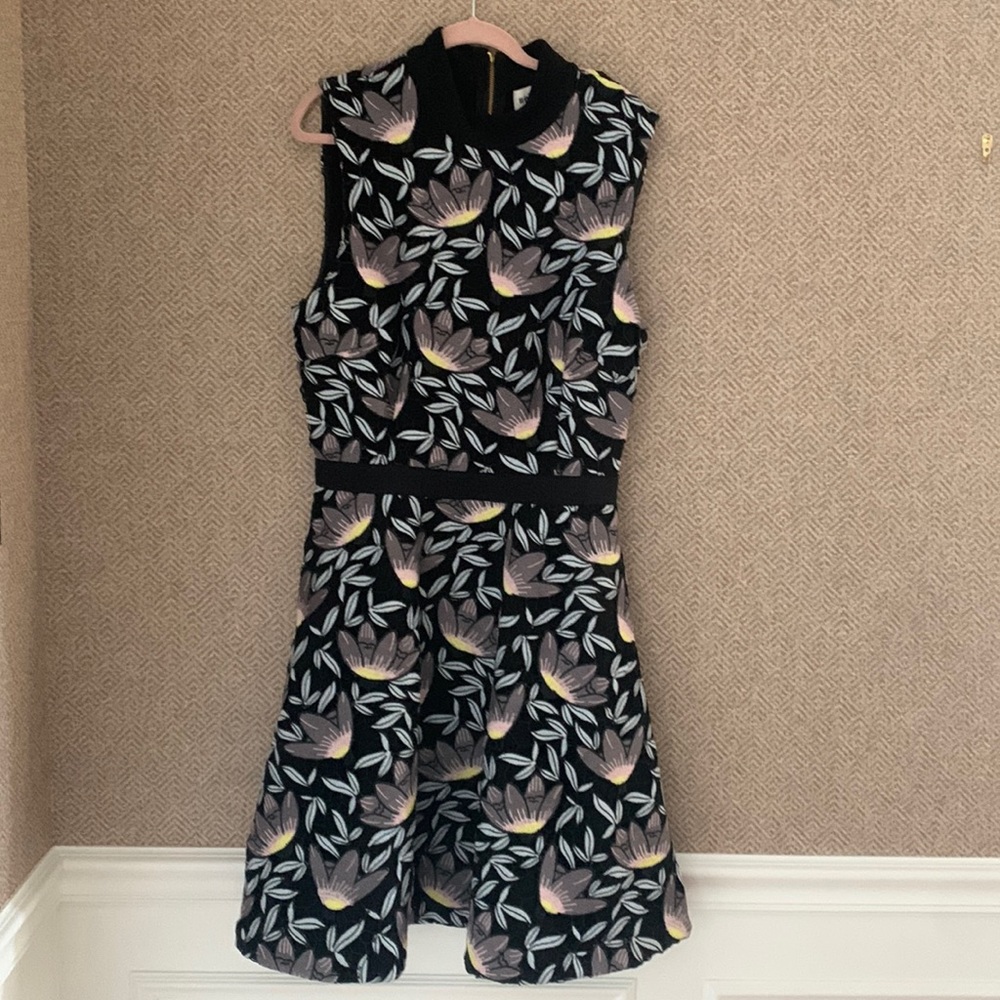 Self-Portrait brand dress sleeveless black with beautiful flowers size 4